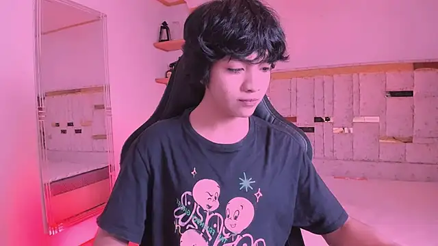 Snapshot of AllanYong18 chatting on March 2025 04:13:01 AM AllanYong18 online show from March 2025 04:13:01 AM