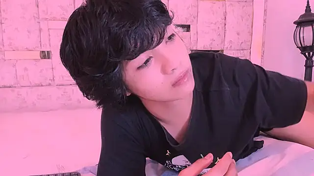 Snapshot of AllanYong18 chatting on March 2025 05:02:01 AM AllanYong18 online show from March 2025 05:02:01 AM