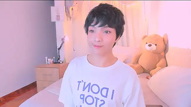 Snapshot of AllanYong18 chatting on October 2025 08:37:01 AM AllanYong18 online show from October 2025 08:37:01 AM