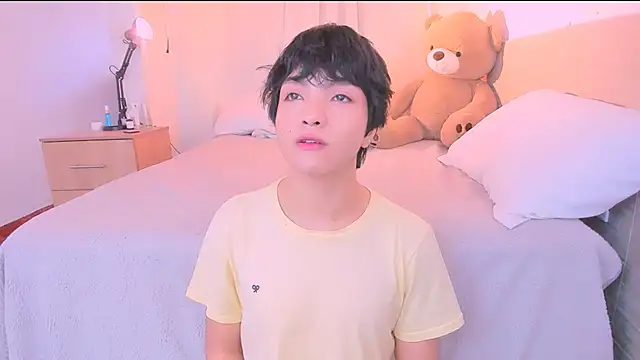 Snapshot of AllanYong18 chatting on October 2025 01:40:02 PM AllanYong18 online show from October 2025 01:40:02 PM