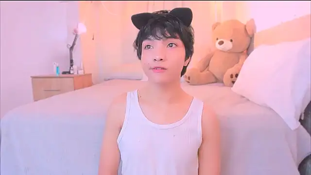 Snapshot of AllanYong18 chatting on October 2025 02:43:02 PM AllanYong18 online show from October 2025 02:43:02 PM