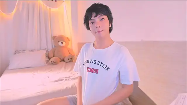 AllanYong18 online show from November 2025 04:46:01 AM