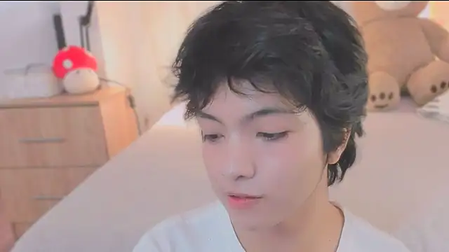 AllanYong18 online show from February 2026 01:34:01 PM