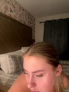 Snapshot of lucyRose_xoxox chatting on November 2025 06:06:01 PM lucyRose xoxox online show from November 2025 06:06:01 PM