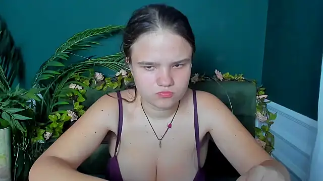 AdeleCruz online show from March 2026 12:05:01 PM