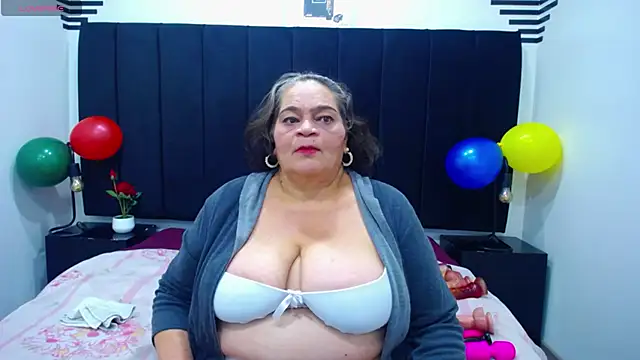 Snapshot of VickyBoobss chatting on October 2025 08:07:01 PM VickyBoobss online show from October 2025 08:07:01 PM