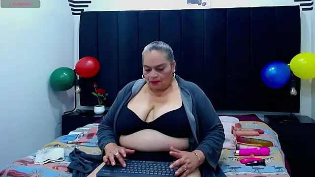 Snapshot of VickyBoobss chatting on October 2025 07:54:02 PM VickyBoobss online show from October 2025 07:54:02 PM