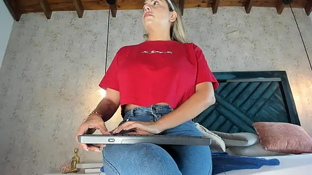 Marttina Ruiz online show from October 2025 07:34:02 PM