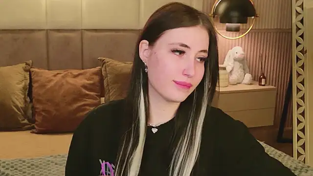 EmmaLawrens online show from April 2026 10:46:01 AM