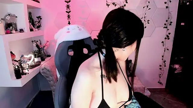 Snapshot of Effy_Devalk chatting on February 2025 02:10:01 PM Effy Devalk online show from February 2025 02:10:01 PM