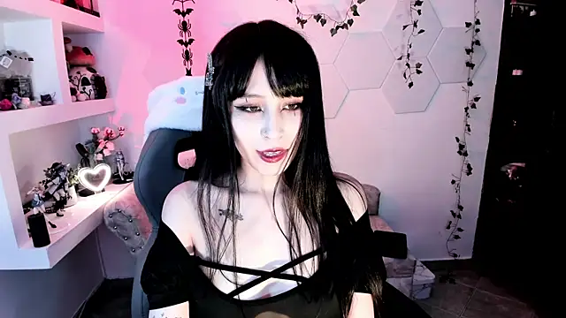 Snapshot of Effy_Devalk chatting on February 2025 05:53:02 PM Effy Devalk online show from February 2025 05:53:02 PM