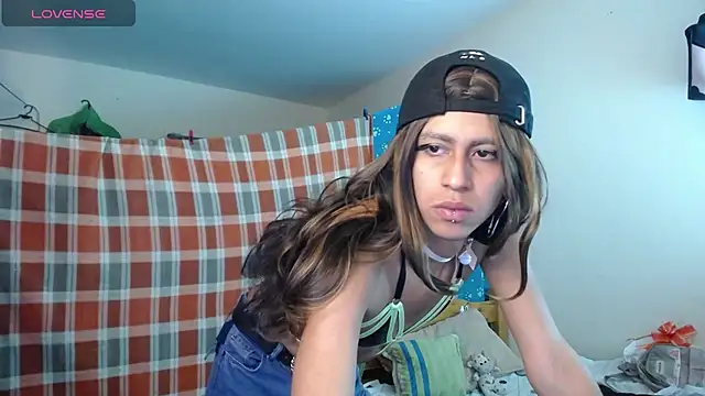 Snapshot of boysLittle chatting on January 2026 11:06:02 PM boysLittle online show from January 2026 11:06:02 PM