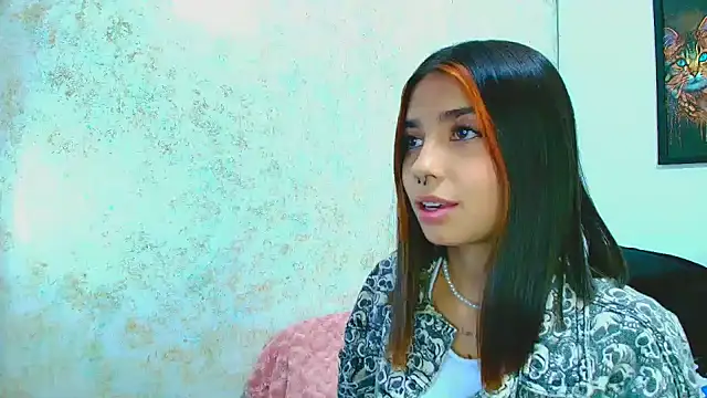 Rousse violett online show from March 2025 08:10:02 PM