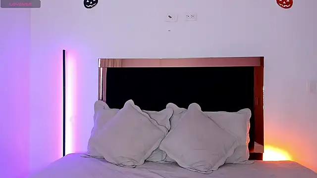 Carorosse online show from October 2025 07:32:01 PM