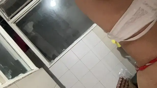 LunaBeya online show from November 2025 11:05:01 PM