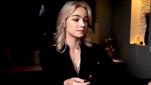 ileanacampbe online show from January 2025 05:00:02 AM