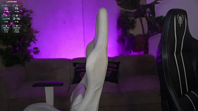 Snapshot of Lika_Secret_ chatting on October 2025 10:44:01 PM Lika Secret online show from October 2025 10:44:01 PM