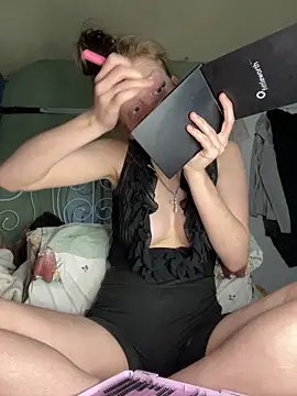 VioletxBlue online show from April 2026 12:32:01 PM