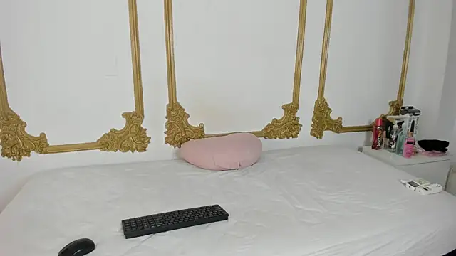 Snapshot of Cristal_Bons chatting on March 2025 08:41:02 PM Cristal Bons online show from March 2025 08:41:02 PM