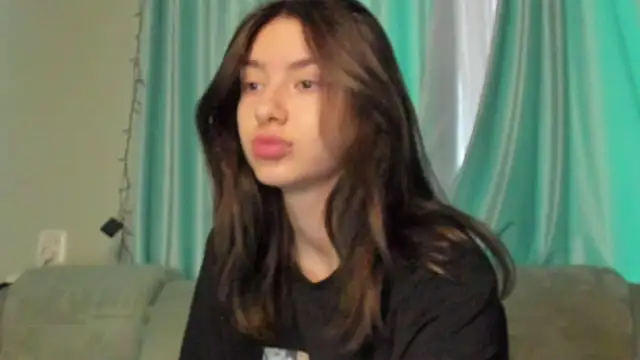 Snapshot of honey_love_honeyy chatting on January 2025 01:00:02 PM honey love honeyy online show from January 2025 01:00:02 PM