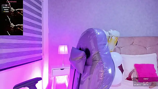 Elise-Leyton online show from October 2025 08:06:02 PM