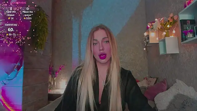 Snapshot of Mika_Rayy chatting on February 2026 08:31:02 PM Mika Rayy online show from February 2026 08:31:02 PM