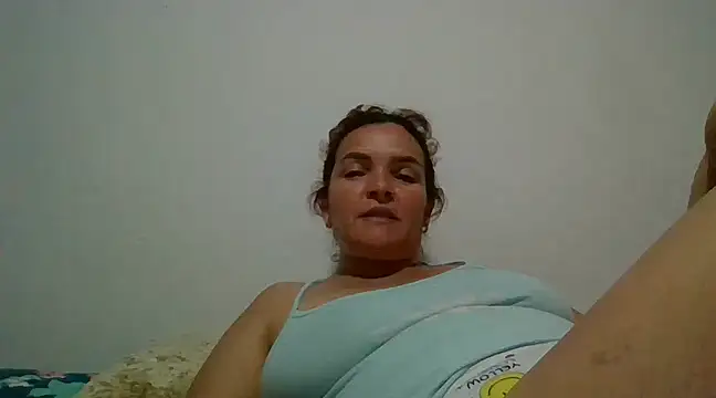 Snapshot of squirtlatinx chatting on February 2025 01:40:01 AM squirtlatinx online show from February 2025 01:40:01 AM