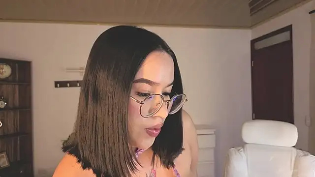 Renaxi Smith online show from July 2026 07:49:01 PM