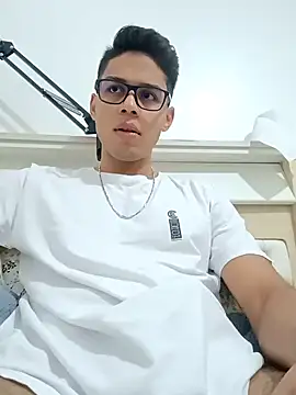 Snapshot of HornyTiger744 chatting on December 2025 09:55:01 PM HornyTiger744 online show from December 2025 09:55:01 PM