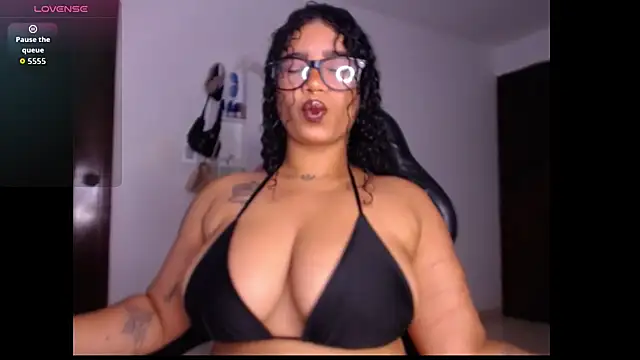 Snapshot of leslycarsson chatting on November 2025 12:54:01 AM leslycarsson online show from November 2025 12:54:01 AM