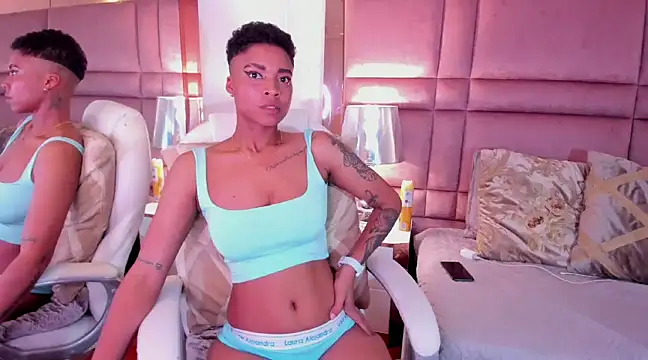 Snapshot of LuciaWallace chatting on February 2025 06:44:01 AM LuciaWallace online show from February 2025 06:44:01 AM