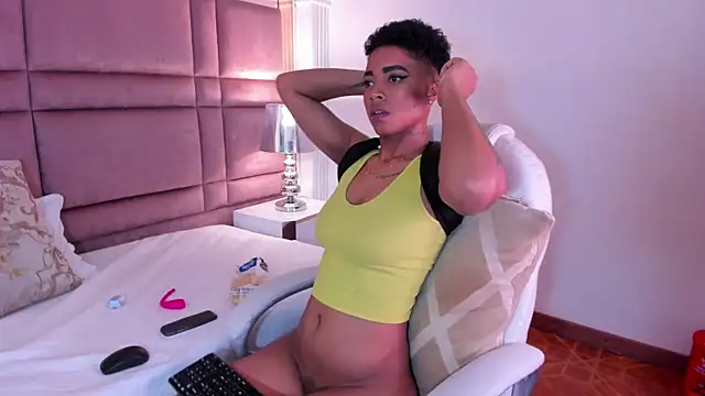 Snapshot of LuciaWallace chatting on March 2025 12:54:01 AM LuciaWallace online show from March 2025 12:54:01 AM