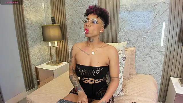 Snapshot of LuciaWallace chatting on June 2026 09:20:01 PM LuciaWallace online show from June 2026 09:20:01 PM