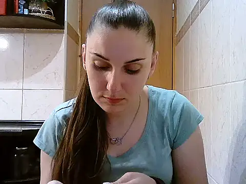 Yuliia30 online show from May 2026 04:03:01 PM