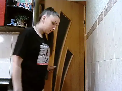 Yuliia30 online show from May 2026 04:26:02 PM