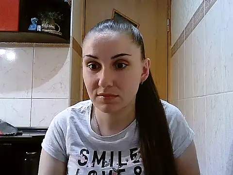 Yuliia30 online show from May 2026 06:16:01 PM