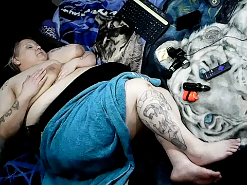 BBC Dominates BBW online show from January 2025 02:59:01 AM