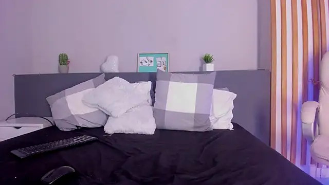 Snapshot of ary-london chatting on January 2025 10:57:01 PM ary-london online show from January 2025 10:57:01 PM