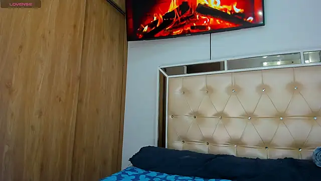 Snapshot of Sexyhot_cat chatting on December 2025 01:12:02 AM Sexyhot cat online show from December 2025 01:12:02 AM