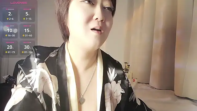 Snapshot of Hey-Cute chatting on February 2025 09:09:01 PM Hey-Cute online show from February 2025 09:09:01 PM