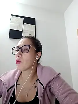 CHARLOTTE 1711 online show from February 2025 03:12:01 AM