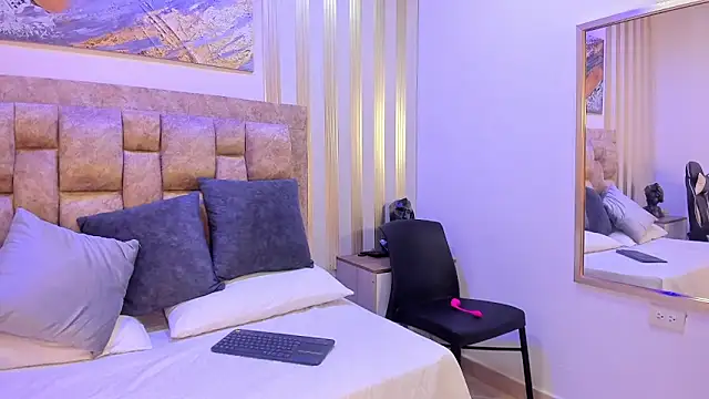 avis lara online show from September 2025 07:06:02 PM