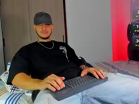 Snapshot of austinoficial chatting on December 2025 07:15:02 AM austinoficial online show from December 2025 07:15:02 AM