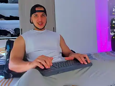 Snapshot of austinoficial chatting on January 2026 08:11:02 PM austinoficial online show from January 2026 08:11:02 PM