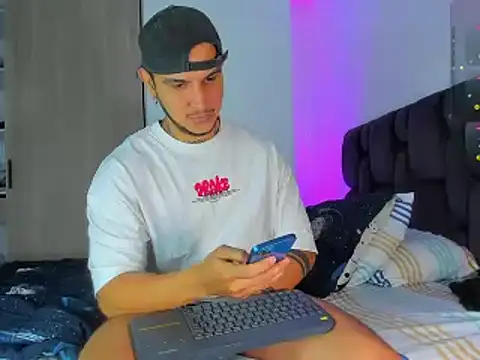 Snapshot of austinoficial chatting on January 2026 10:26:01 PM austinoficial online show from January 2026 10:26:01 PM