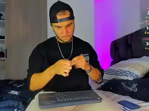 Snapshot of austinoficial chatting on January 2026 08:45:01 PM austinoficial online show from January 2026 08:45:01 PM