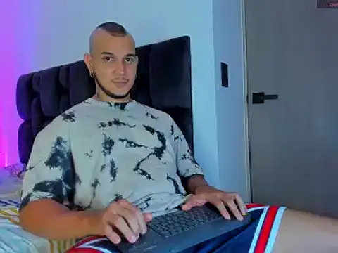 Snapshot of austinoficial chatting on January 2026 11:14:01 PM austinoficial online show from January 2026 11:14:01 PM