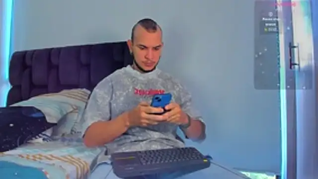 Snapshot of austinoficial chatting on February 2026 09:20:02 PM austinoficial online show from February 2026 09:20:02 PM