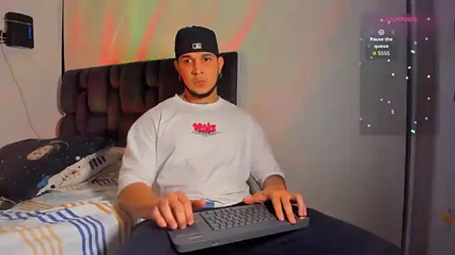 Snapshot of austinoficial chatting on February 2026 12:40:02 AM austinoficial online show from February 2026 12:40:02 AM