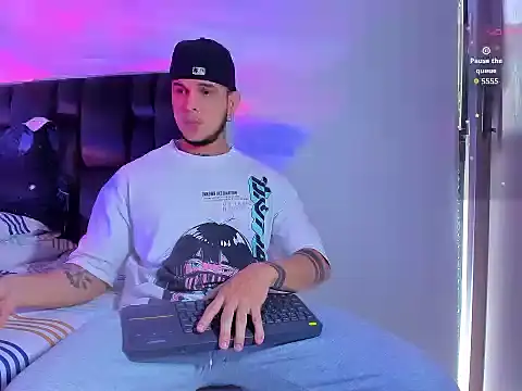 Snapshot of austinoficial chatting on February 2026 09:26:02 PM austinoficial online show from February 2026 09:26:02 PM